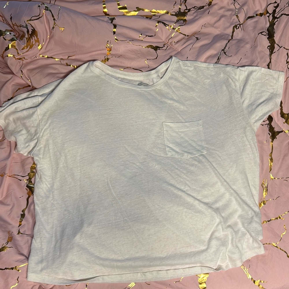 Flowy somewhat cropped white tee! old navy